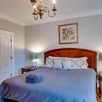201 York #3 - Homey Downtown 2 Bedroom Steps From The River