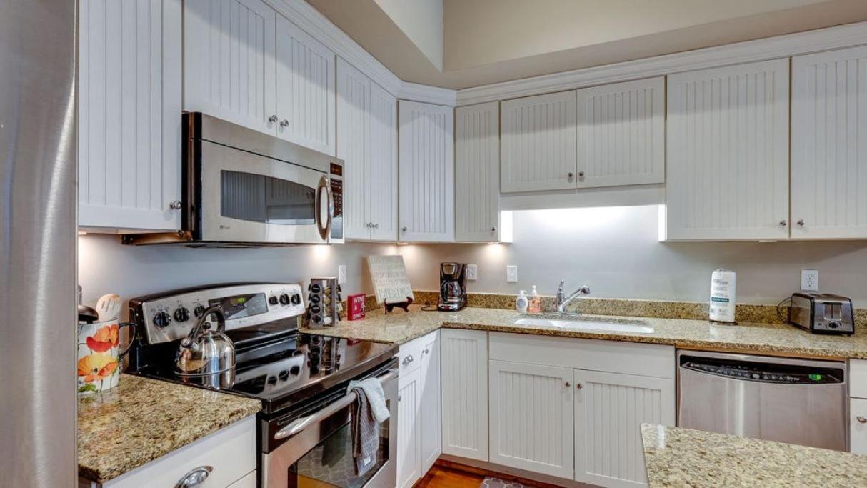201 York #3 - Homey Downtown 2 Bedroom Steps From The River Apartmán