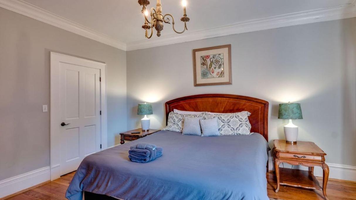201 York #3 - Homey Downtown 2 Bedroom Steps From The River Apartmán *